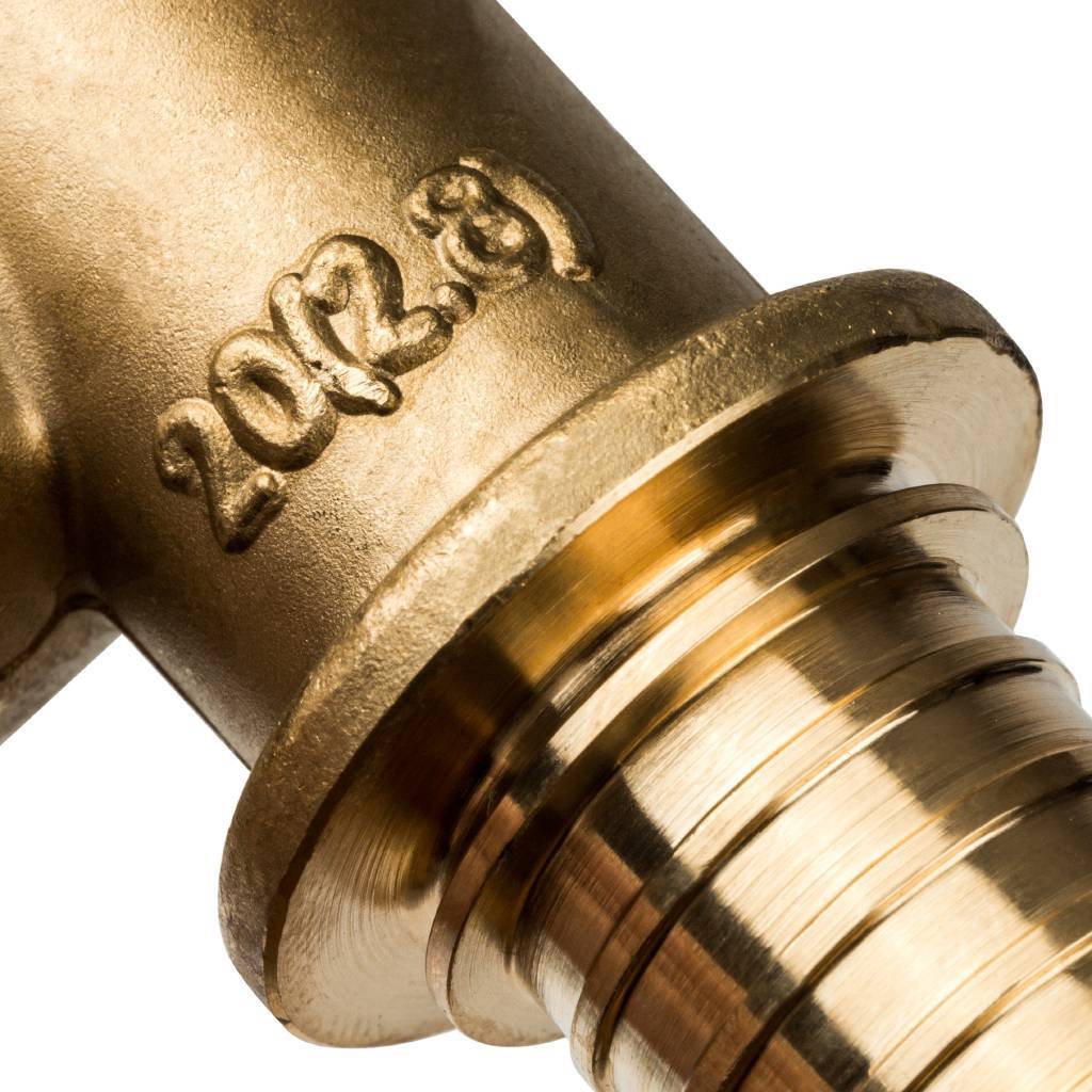 Угольник STOUT настенный с креплением 20xRp 3/4 для труб из сшитого полиэтилена аксиальный, SFA-0009-002034