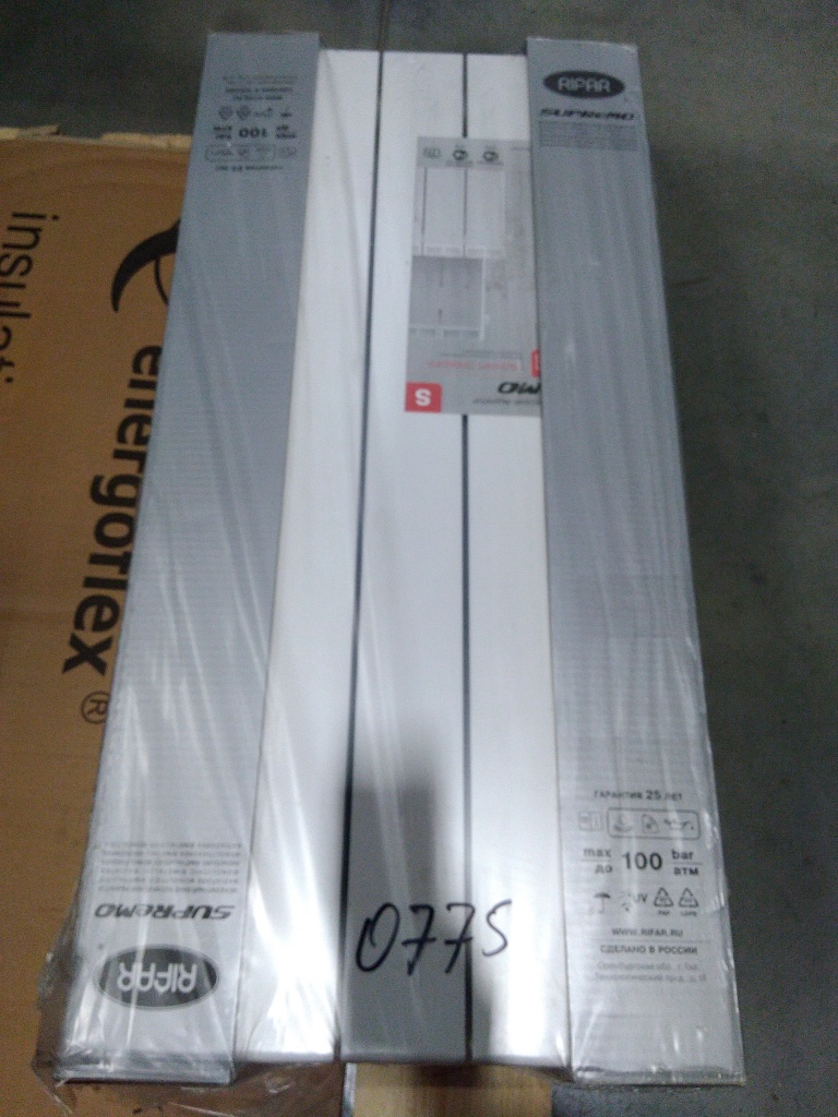 Уцененный товар (скол на нижней части секции): Радиатор биметаллический RIFAR SUPReMO 800 5 секции боковое подключение (белый RAL 9016), 4RS80-5