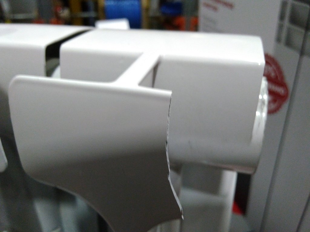 Уцененный товар (скол ламели на крайней секции): Радиатор биметаллический ROMMER Plus BM 500 10 секций боковое подключение (RAL9016), RBM-3210-050010