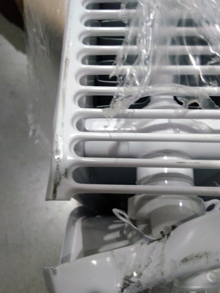 Уцененный товар (деформация боковой панели,царапины на решетке): Стальной панельный радиатор ROMMER Venti 22/400/2000 нижнее правое подключение, RRS-2020-224200