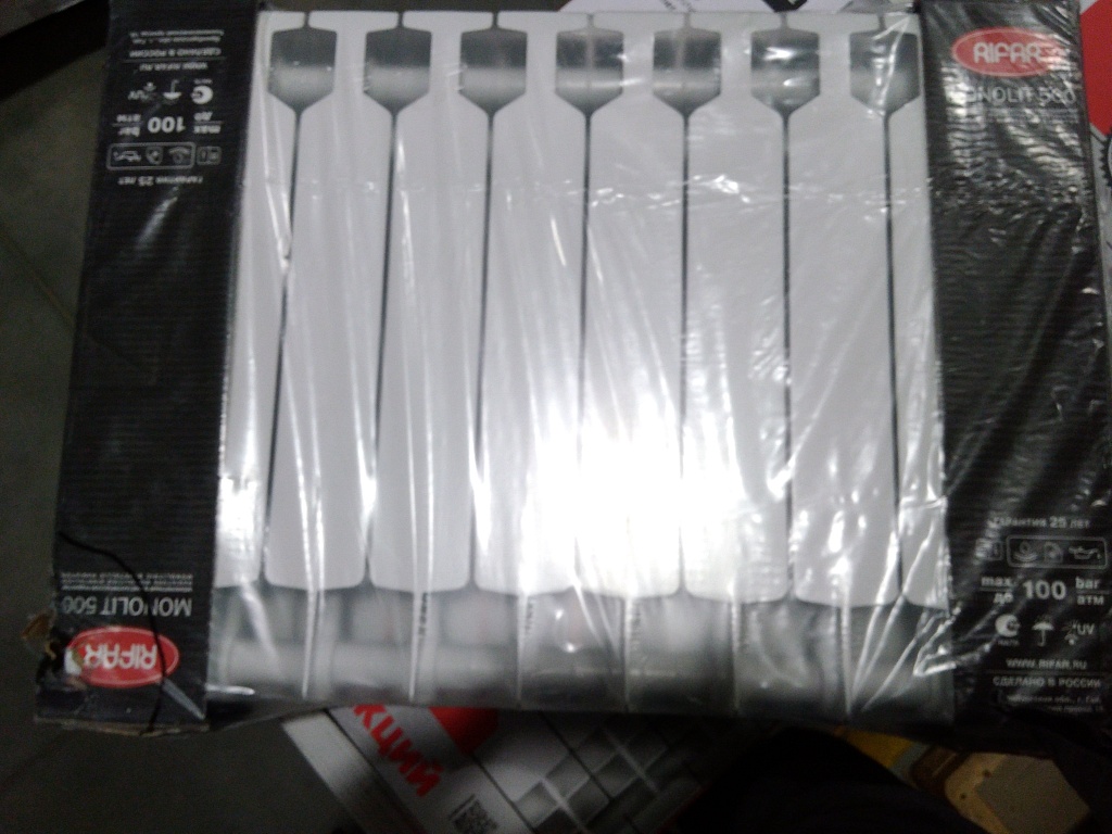 Уцененный товар (сколы, потертости на коллекторе, треснул колпачок, нарушена упаковка): Радиатор биметаллический RIFAR MONOLIT VENTIL 500 MVR 10 секций нижнее правое подключение (белый RAL 9016), 3RM50.VR-10