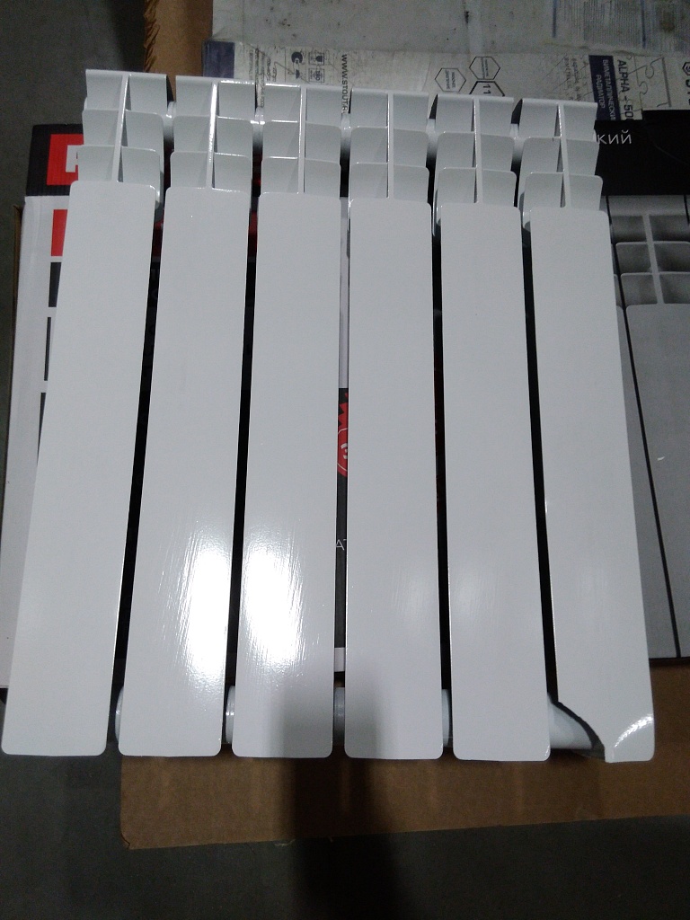 Уцененный товар (скол ламели крайней секции с лицевой стороны): Радиатор биметаллический ROMMER Optima BM 500 6 секций боковое подключение (RAL9016), RBM-0210-050006