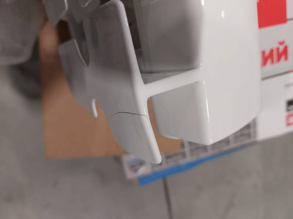 Уцененный товар (СКОЛ ЛКП /): Радиатор алюминиевый ROMMER Plus 200 14 секций боковое подключение (RAL9016), RAL-3210-020014