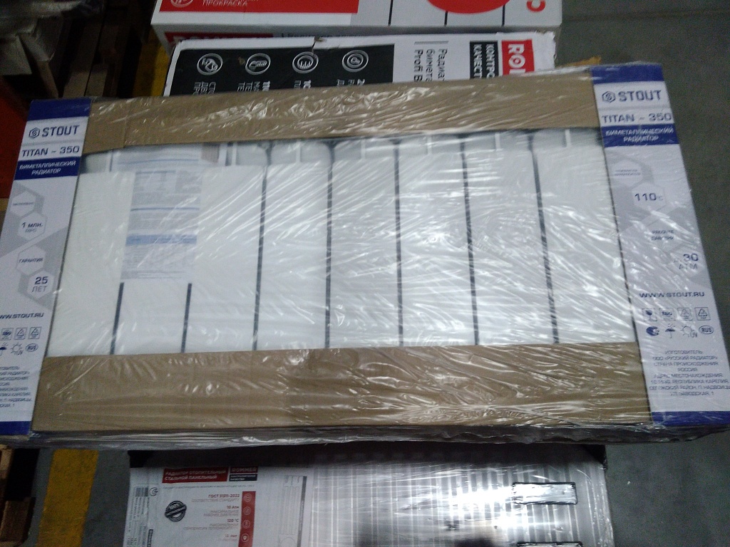 Уцененный товар (нарушена упаковка, сколы краски, трещина и замятие на ребрах крайней секции): Радиатор биметаллический STOUT TITAN 350 10 секций боковое подключение (белый RAL 9016), SRB-3310-035010