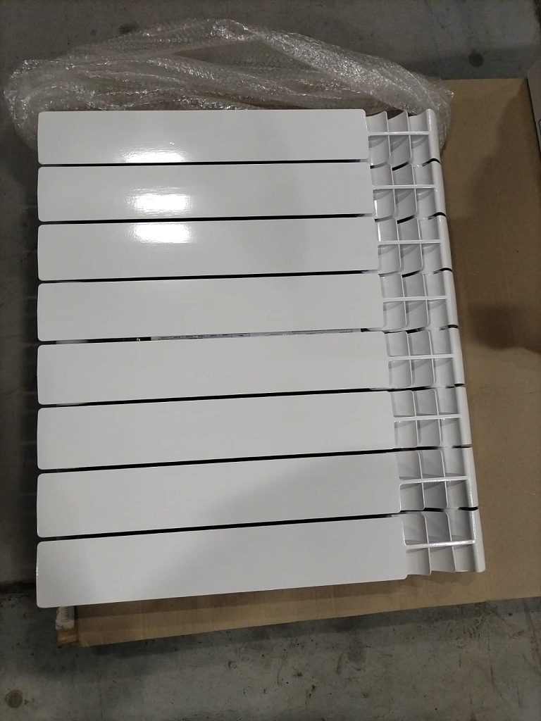 Уцененный товар (ТРЕЩИНА НА КОРПУСЕ): Радиатор биметаллический ROMMER Profi BM 500 8 секции боковое подключение (BI500-80-80-150) (RAL9016), RBM-1210-050008