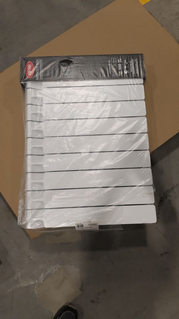 Уцененный товар (нарушена упаковка, вмятина на ламели крайней секции): Радиатор биметаллический RIFAR MONOLIT 500 10 секций боковое подключение (белый RAL 9016), 3RM50-10