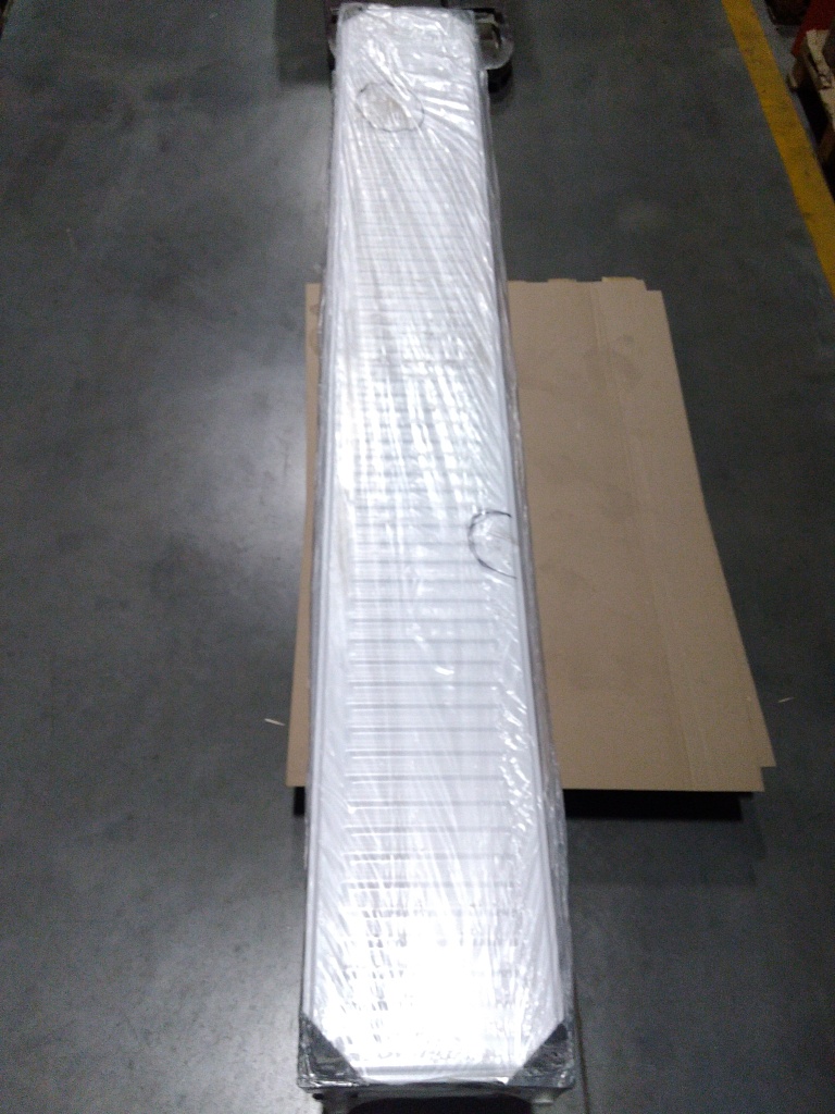 Уцененный товар (царапины на лицевой панели): Стальной панельный радиатор ROMMER Ventil 22/300/2200 нижнее правое подключение, RRS-2020-223220