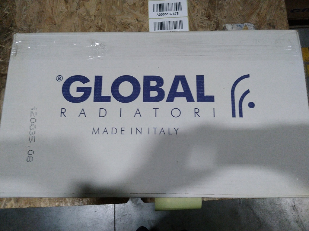 Уцененный товар (с экспозиции, нарушена упаковка ): Радиатор алюминиевый Global VOX- R 500 4 секции боковое подключение (белый RAL 9010), VX05001004