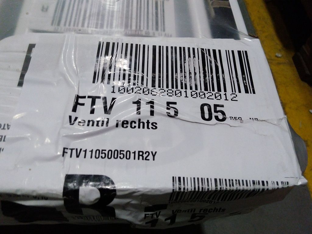 Уцененный товар (царапина): Стальной панельный радиатор Kermi Profil-V FTV 11/500/500 нижнее подключение белый RAL 9016, FTV110500501R2Y