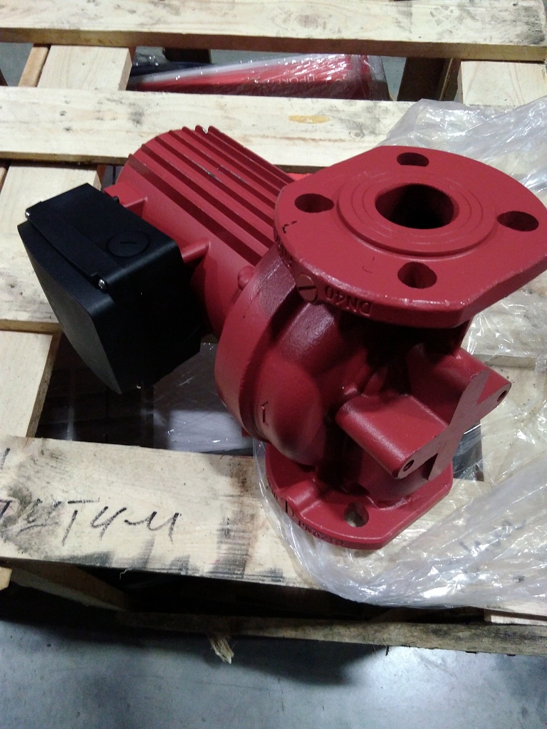 Уцененный товар (нарушена упаковка, потертости, сколы, трещины): Насос циркуляционный фланцевый трехскоростной ROMMER RPF 40-180F 380V, RPF-0003-40180380