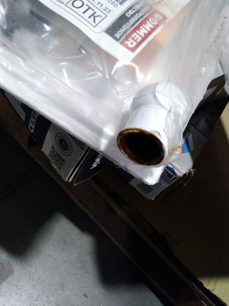 Уцененный товар (заводской брак (ржавчина), нетоварный вид): Стальной панельный радиатор ROMMER Compact 10/300/1100 боковое подключение