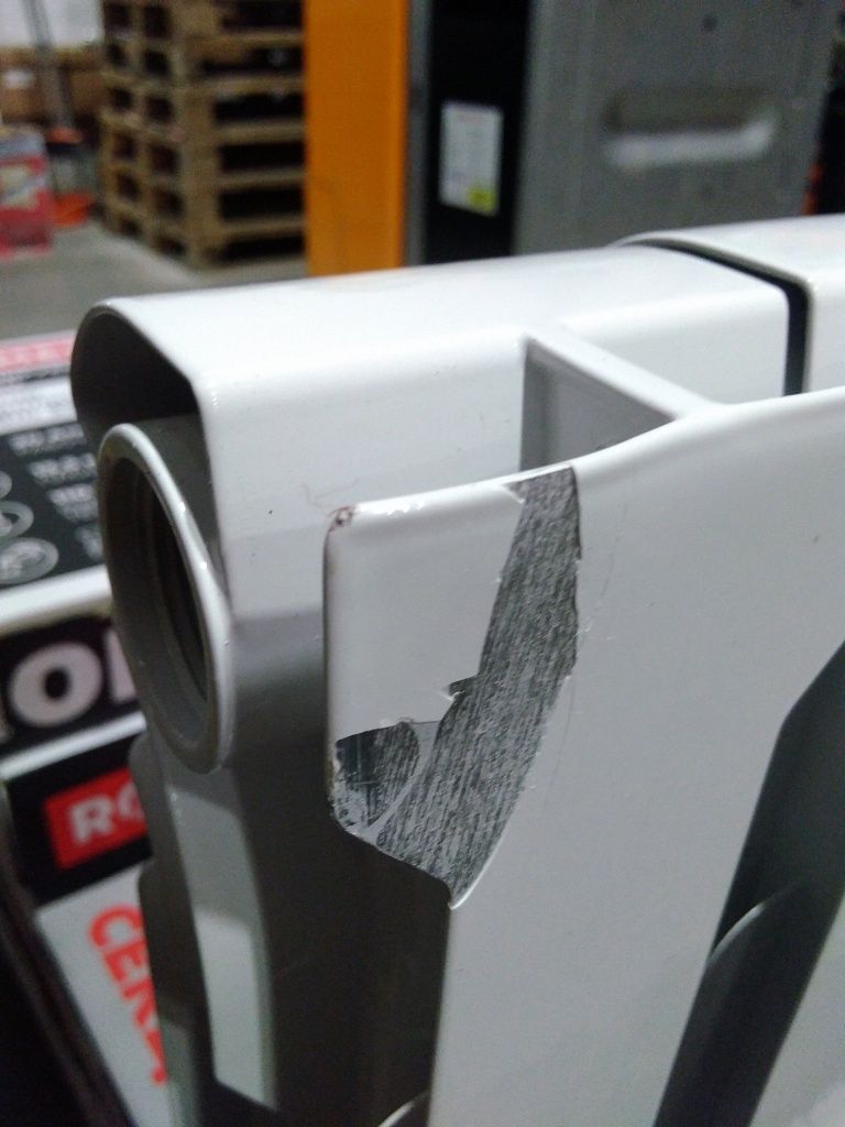 Уцененный товар (скол краски на ламели крайней секции, зав. брак литья на ламели): Радиатор биметаллический ROMMER Profi BM 350 10 секций боковое подключение (BI350-80-80-130) (RAL9016), RBM-1210-035010