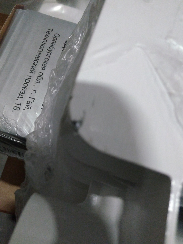 Уцененный товар (нарушена упаковка, скол краски на крайней секции): Радиатор биметаллический STOUT TITAN 350 8 секций боковое подключение (белый RAL 9016), SRB-3310-035008