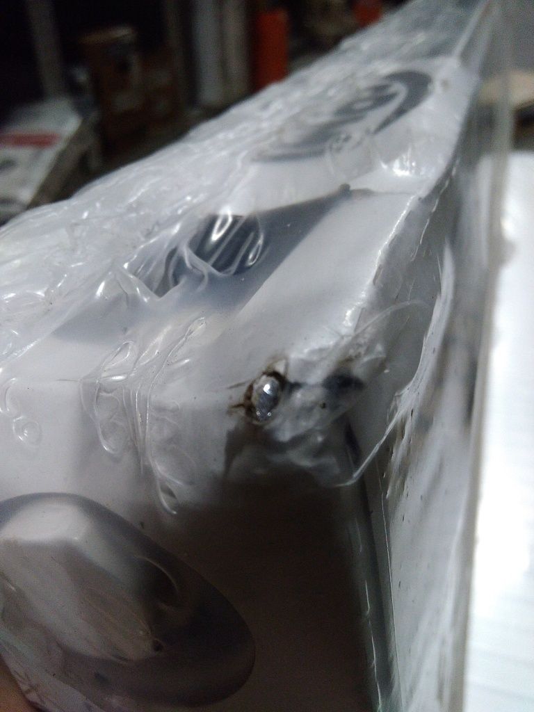 Уцененный товар (битый угол): Стальной панельный радиатор Kermi Profil-V FTV 12/500/2000 нижнее подключение (белый RAL 9016)