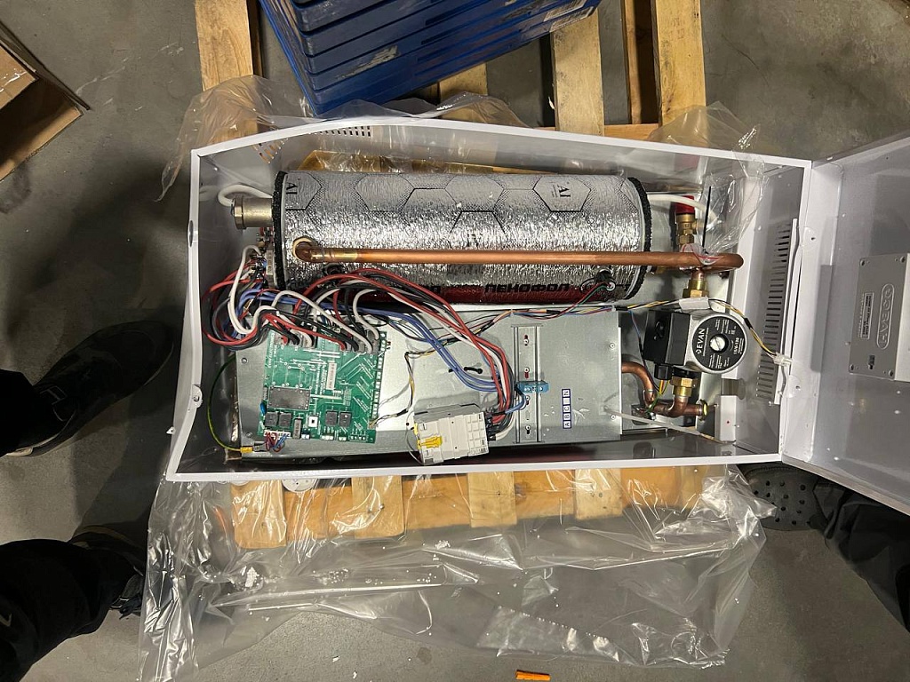 Уцененный товар (на запчасти( сильная деформация)): Котел электрический 14 кВ STOUT SEB PLUS SEB-2201-000014