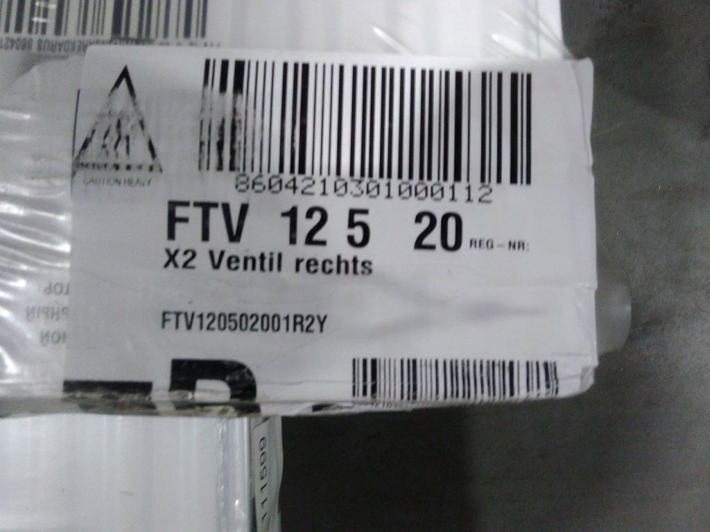 Уцененный товар (битый угол): Стальной панельный радиатор Kermi Profil-V FTV 12/500/2000 нижнее подключение (белый RAL 9016)