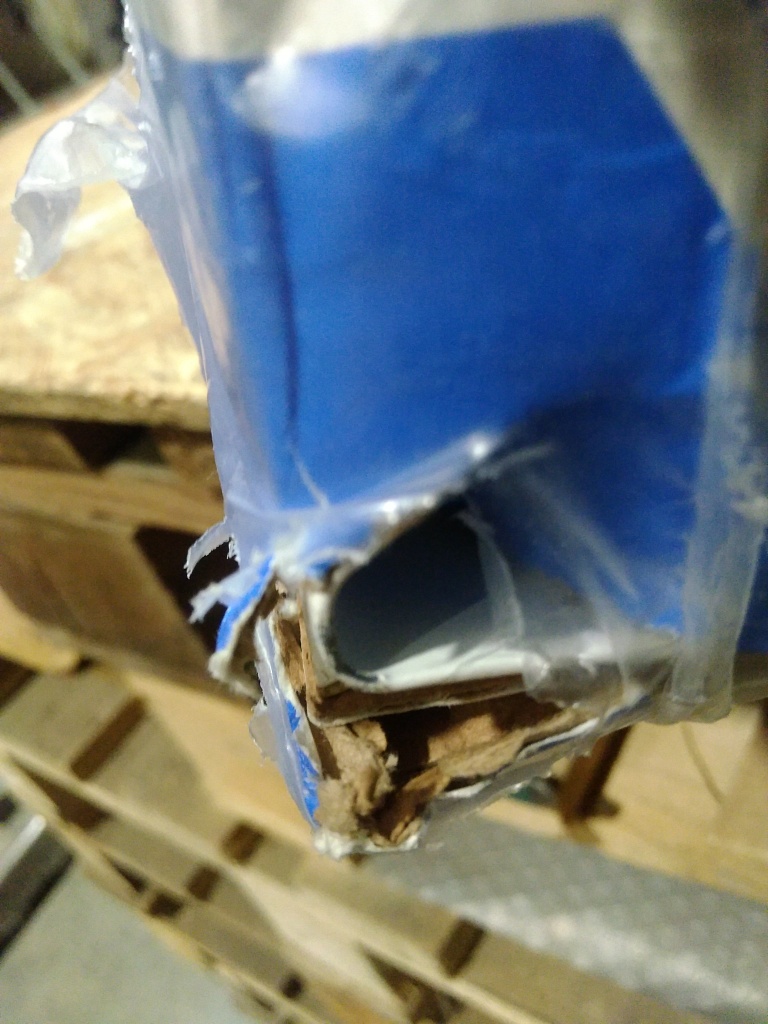 Уцененный товар (нарушена упаковка, потертости, сколы краски): Радиатор биметаллический STOUT Space 500 12 секций боковое подключение RAL9016, SRB-0310-050012