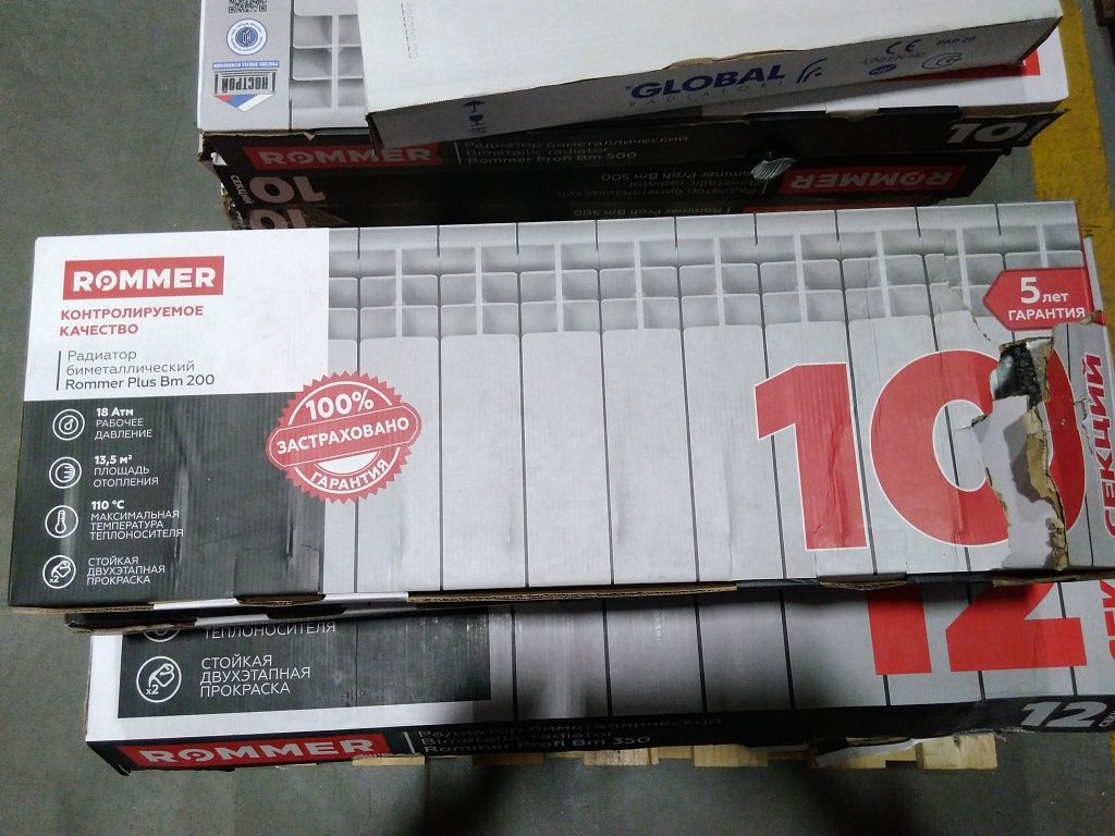 Уцененный товар (слом ламели крайней секции): Радиатор биметаллический ROMMER Plus BM 200 10 секций боковое подключение (RAL9016), RBM-3210-020010