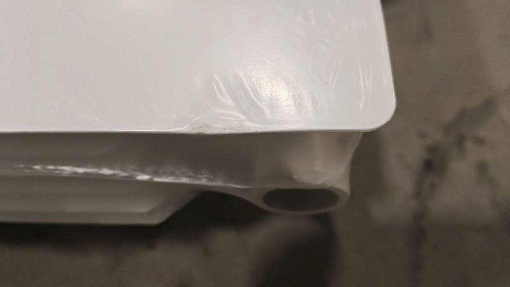 Уцененный товар (нарушена упаковка, вмятина на ламели крайней секции): Радиатор биметаллический RIFAR MONOLIT 500 10 секций боковое подключение (белый RAL 9016), 3RM50-10