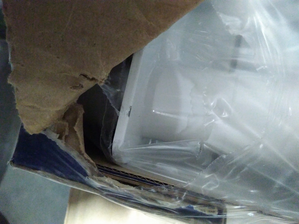 Уцененный товар (нарушена упаковка, скол краски на нижней части секции): Радиатор биметаллический STOUT ALPHA 350 6 секций боковое подключение (белый RAL 9016), SRB-2310-035006