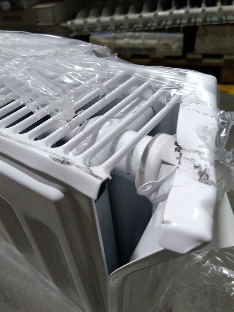 Уцененный товар (деформация боковой панели,царапины на решетке): Стальной панельный радиатор ROMMER Venti 22/400/2000 нижнее правое подключение, RRS-2020-224200