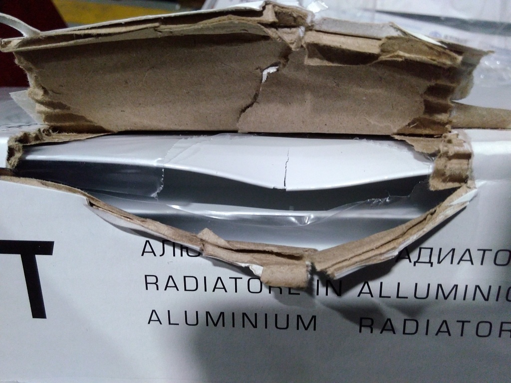 Уцененный товар (Вмятина крайней секции): Радиатор алюминиевый STOUT ALPHA 500 4 секций боковое подключение (белый RAL 9016), SRA-2310-050004