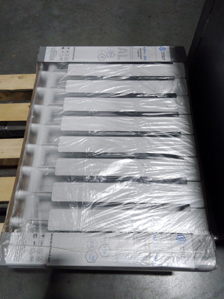 Уцененный товар (повреждение лкп на тыльной стороне секции): Радиатор алюминиевый STOUT ALPHA 500 10 секций боковое подключение (белый RAL 9016), SRA-2310-050010