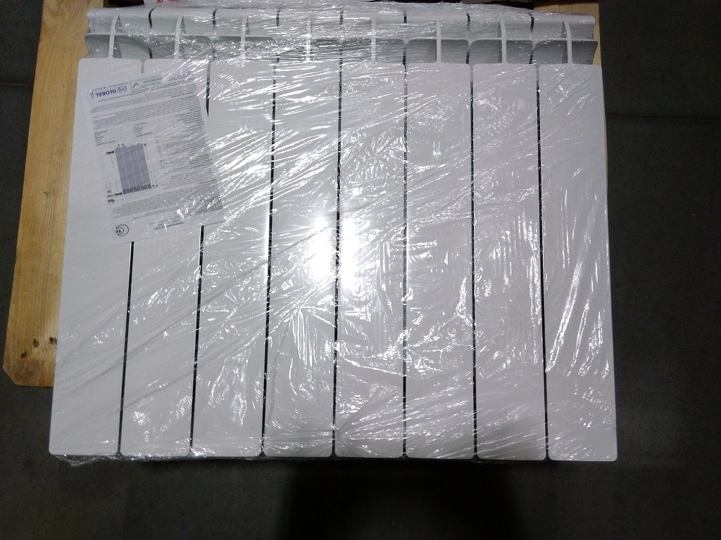 Уцененный товар (потертости, царапины, нарушена упаковка): Радиатор биметаллический Global STYLE PLUS 500 8 секций боковое подключение (белый RAL 9010), STP05001008