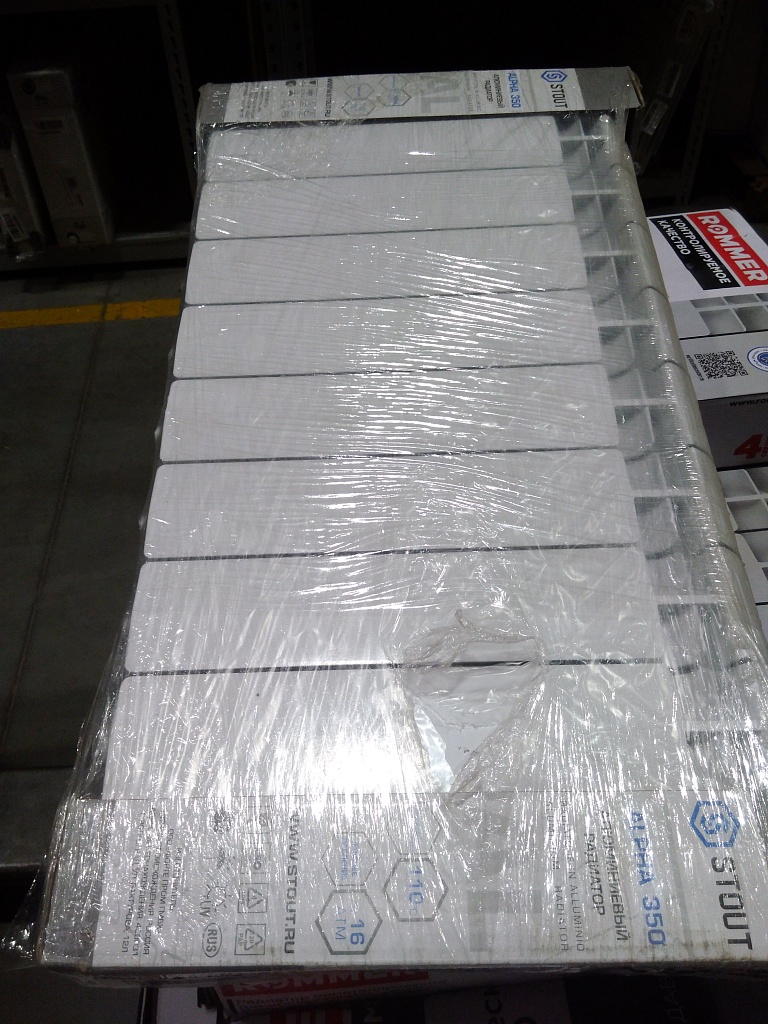 Уцененный товар (нарушена упаковка, потертость на ламели): Радиатор алюминиевый STOUT ALPHA 350 10 секций боковое подключение (белый RAL 9016), SRA-2310-035010