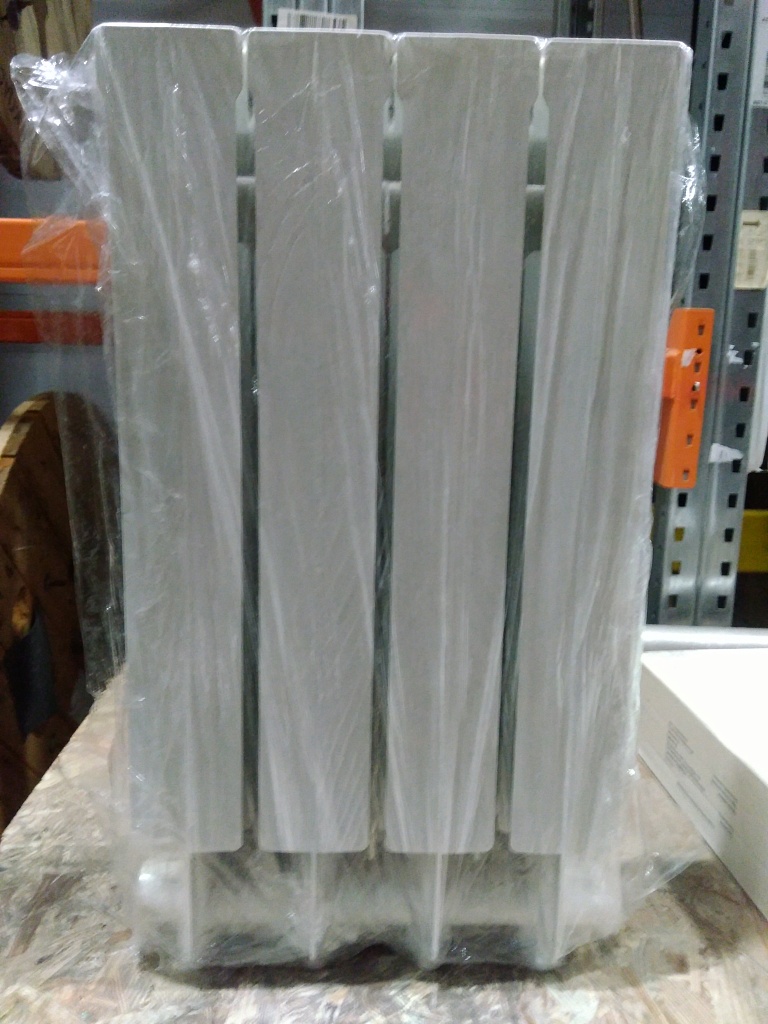 Уцененный товар (с экспозиции, нарушена упаковка ): Радиатор алюминиевый Global VOX- R 500 4 секции боковое подключение (белый RAL 9010), VX05001004