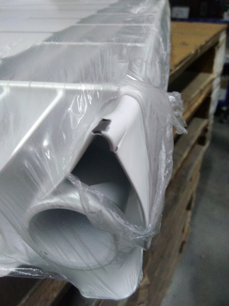 Уцененный товар (вмятина в верхней части крайней секции): Радиатор алюминиевый STOUT GAMMA 350 8 секций боковое подключение (белый RAL 9010), SRA-3310-035008