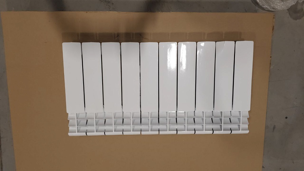 Уцененный товар (трещина на ламели): Радиатор биметаллический ROMMER Profi BM 350 10 секций боковое подключение (BI350-80-80-130) (RAL9016), RBM-1210-035010