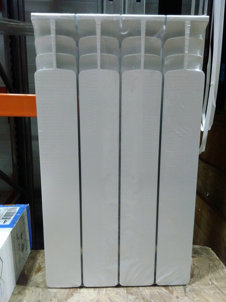 Уцененный товар (сколы на крайней секции): Радиатор биметаллический STOUT Space 500 4 секции боковое подключение RAL9016, SRB-0310-050004