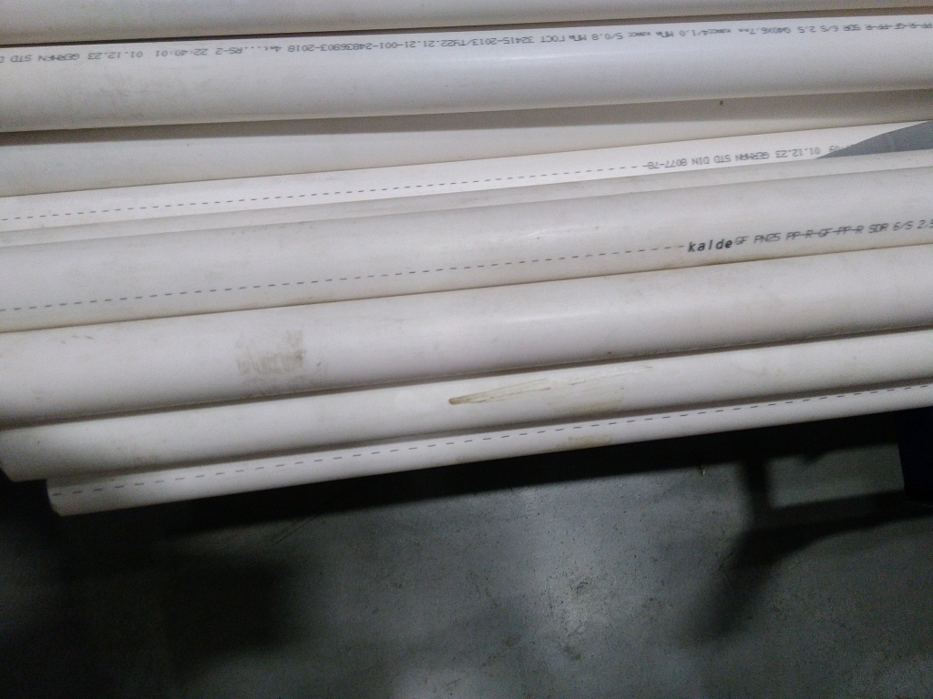 Уцененный товар (нетоварный вид): Труба полипропиленовая армированная (стекловолокно) (цвет белый) Kalde d=40х6,7 (PN 25), R.3202-tfr-400000