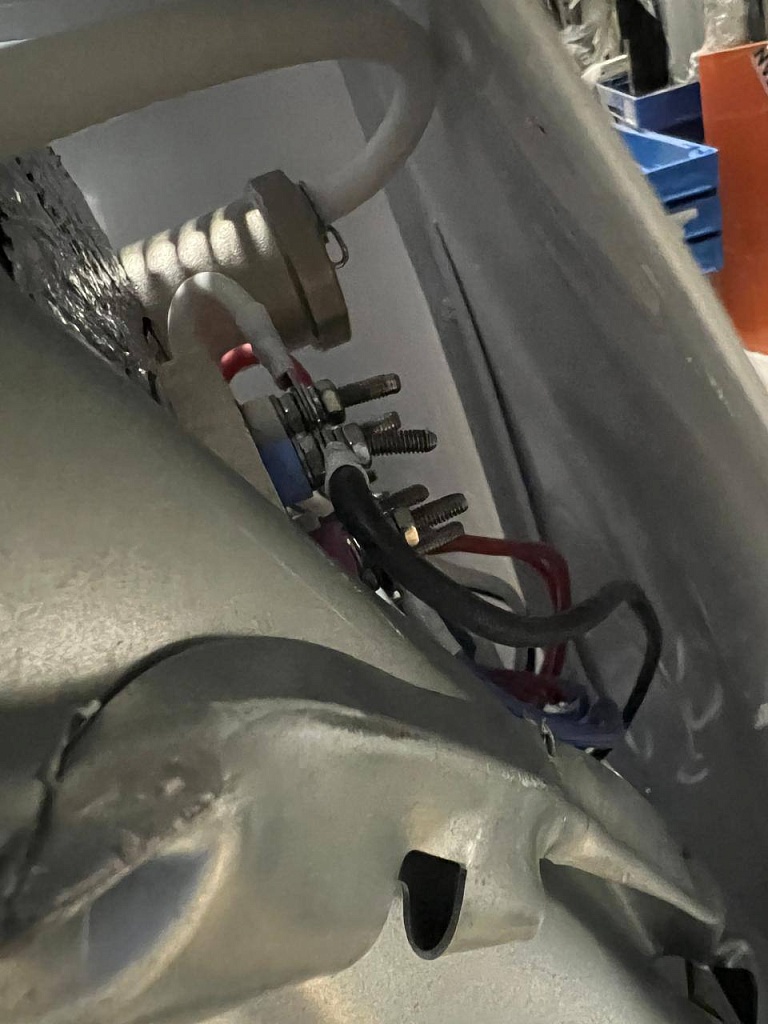 Уцененный товар (на запчасти( сильная деформация)): Котел электрический 14 кВ STOUT SEB PLUS SEB-2201-000014