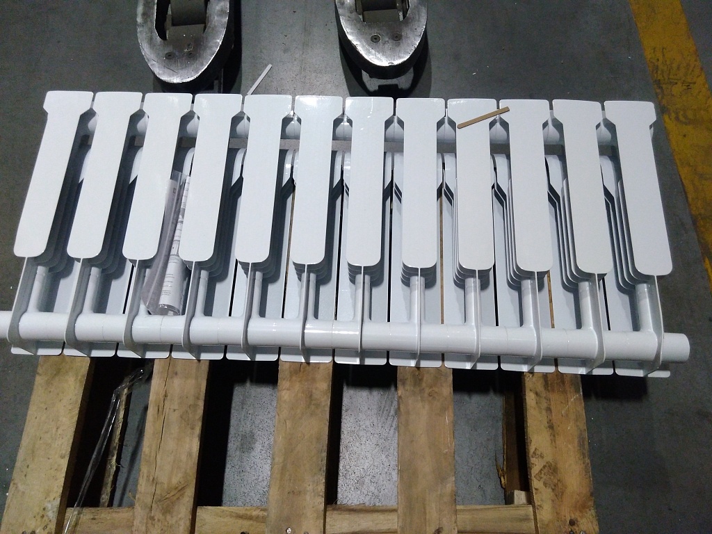 Уцененный товар (замятие, сколы краски на крайней секции): Радиатор биметаллический ROMMER Profi BM 350 12 секций боковое подключение (BI350-80-80-130) (RAL9016), RBM-1210-035012