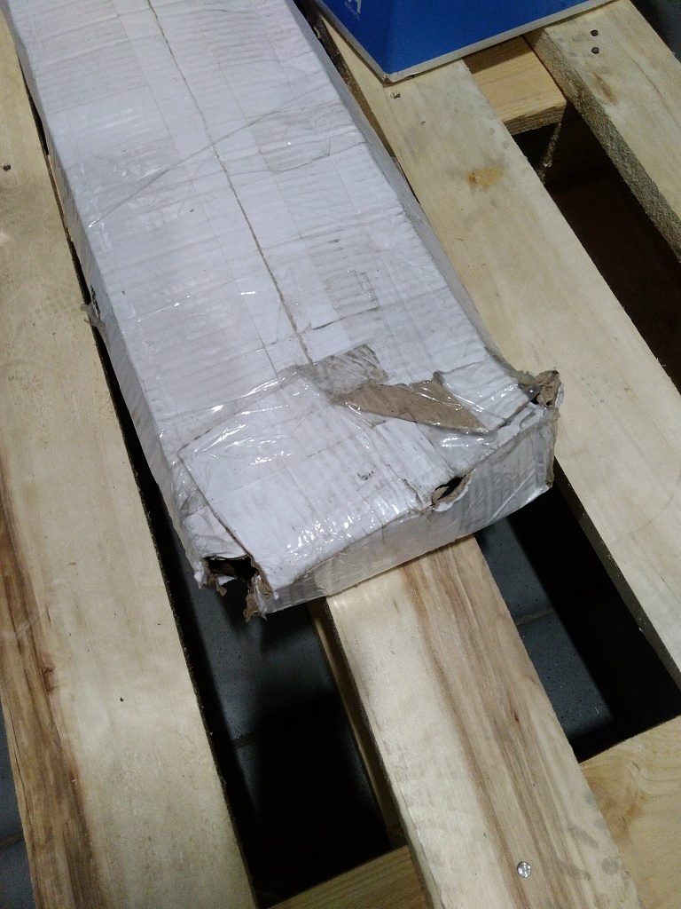 Уцененный товар (нетоварный вид упаковки): Стальной распределительный коллектор ROMMER RDG-0016 4(6) отопительных контура 1х1 1/4 RDG-0016-004046