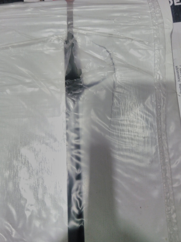 Уцененный товар (нарушена упаковка, вмятина и трещина на ламели): Радиатор биметаллический STOUT TITAN 500 4 секций боковое подключение (белый RAL 9016), SRB-3310-050004