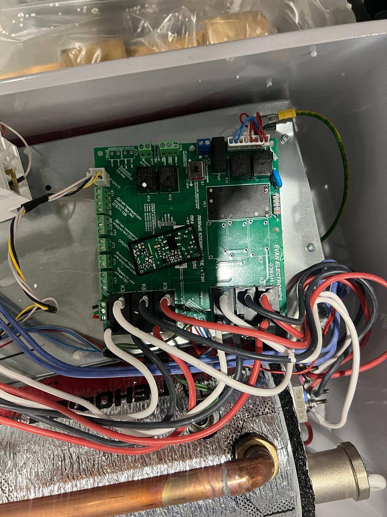 Уцененный товар (на запчасти( сильная деформация)): Котел электрический 14 кВ STOUT SEB PLUS SEB-2201-000014