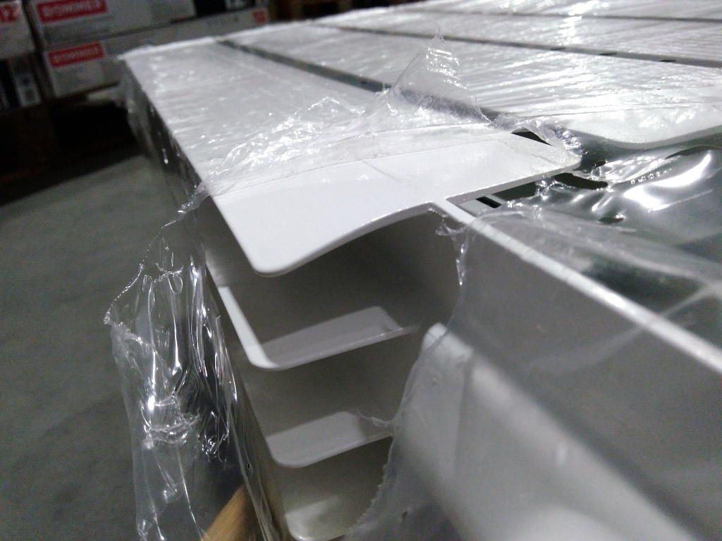 Уцененный товар (нарушена упаковка, сколы краски на ламели, замятие ламели на крайней секции): Радиатор алюминиевый Global VOX- R 500 12 секций нижнее правое подключение (белый RAL 9010), 169532