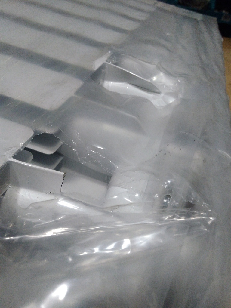 Уцененный товар (сколы на тыльной части секций): Радиатор алюминиевый STOUT ALPHA 350 12 секций боковое подключение (белый RAL 9016), SRA-2310-035012