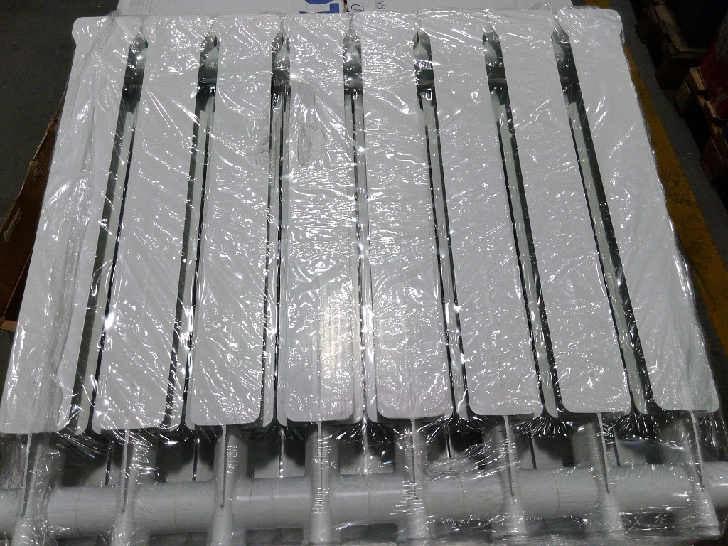 Уцененный товар (трещина на ламелях, нарушена упаковка): Радиатор алюминиевый Global ISEO 500 8 секций боковое подключение (белый RAL 9010), IS05001008