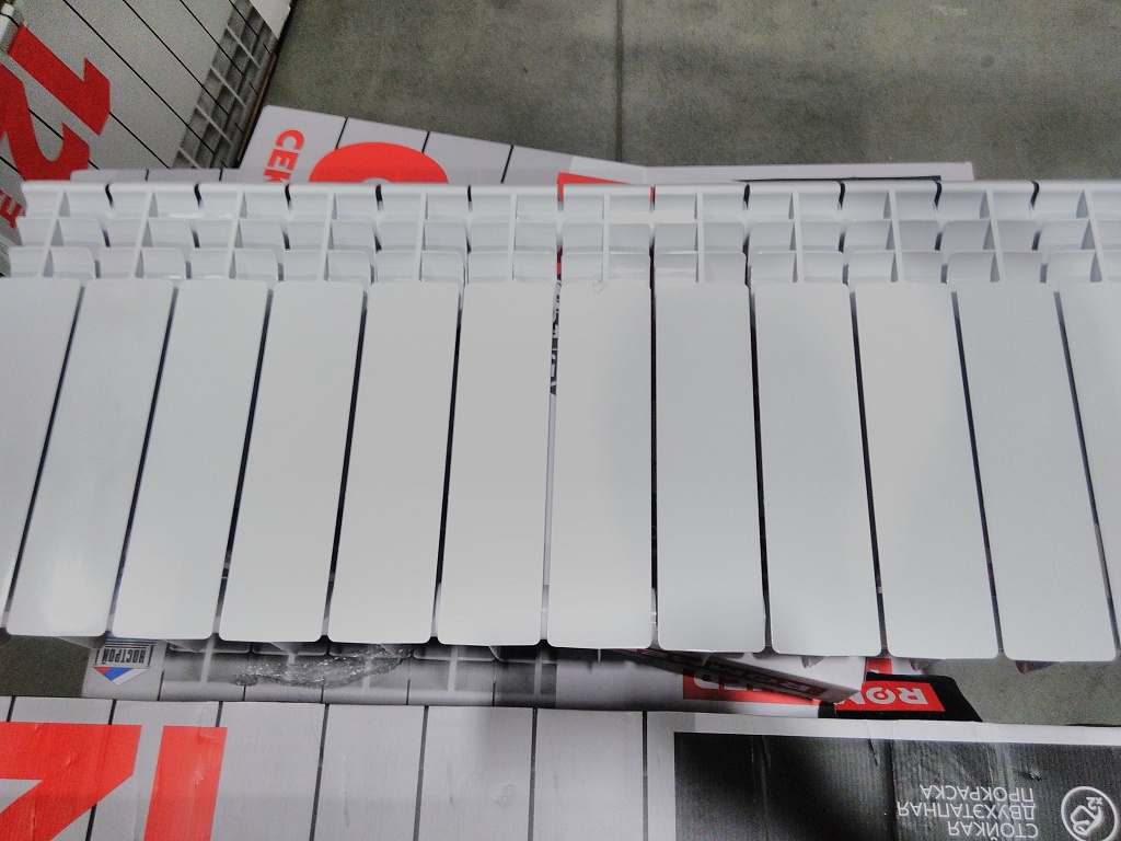 Уцененный товар (сколы краски, замятие ламели): Радиатор биметаллический ROMMER Profi BM 350 12 секций боковое подключение (BI350-80-80-130) (RAL9016), RBM-1210-035012