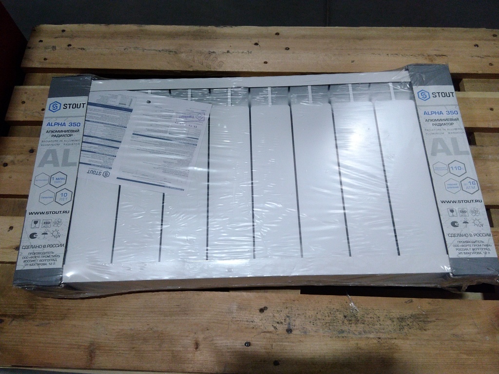 Уцененный товар (нарушена упаковка, сколы на ребрах крайней секции): Радиатор алюминиевый STOUT ALPHA 350 10 секций боковое подключение (белый RAL 9016), SRA-2310-035010