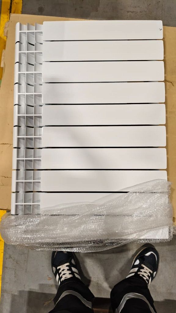 Уцененный товар (СКОЛ ЛКП): Радиатор биметаллический ROMMER Profi BM 500 10 секции боковое подключение (BI500-80-80-150) (RAL9016), RBM-1210-050010