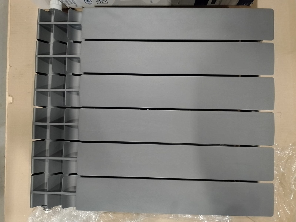 Уцененный товар (БЕЗ ЗАВОДСКОЙ УПАКОВКИ / ЦАРАПИНЫ / ПОТЁРТОСТИ): Радиатор биметаллический нижнее правое подключение STOUT TITAN VENTIL 500 6 секций (графит RAL 7024), SRB-3320-050006 7024