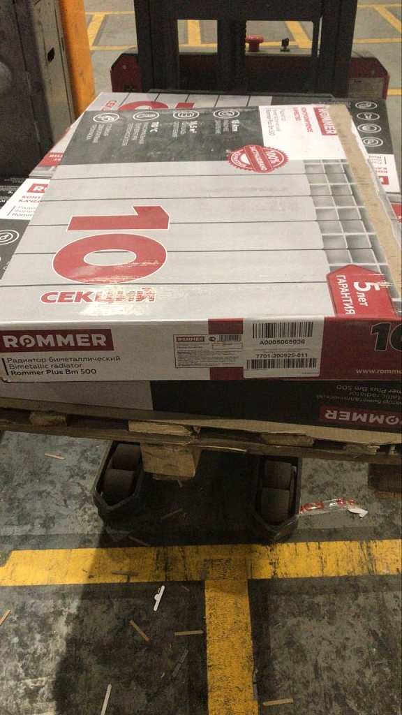 Уцененный товар (нарушена упаковка, потертость в серхней части секций, сколы ламелей): Радиатор биметаллический ROMMER Plus BM 500 10 секций боковое подключение (RAL9016), RBM-3210-050010