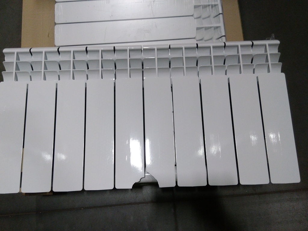 Уцененный товар (сколы на двух ламялях): Радиатор биметаллический ROMMER Profi BM 350 10 секций боковое подключение (BI350-80-80-130) (RAL9016), RBM-1210-035010