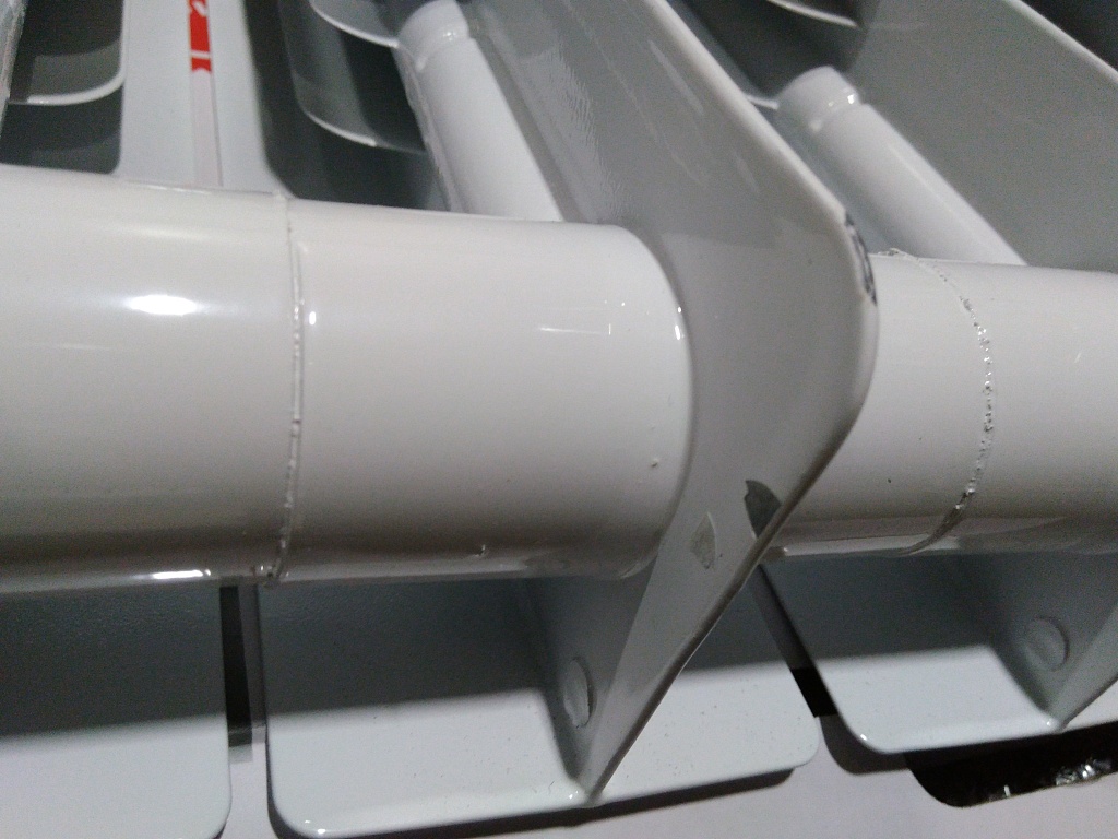 Уцененный товар (сколы краски на нижних частях секций): Радиатор биметаллический ROMMER Profi BM 350 10 секций боковое подключение (BI350-80-80-130) (RAL9016), RBM-1210-035010