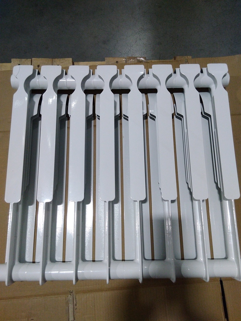 Уцененный товар (трещины на ламели крайней секции): Радиатор биметаллический ROMMER Optima BM 500 8 секций боковое подключение (RAL9016), RBM-0210-050008